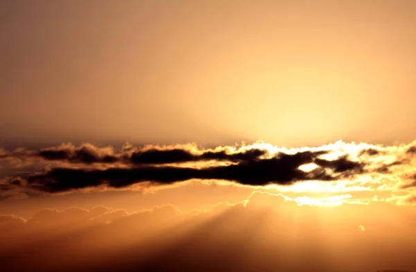 Dunkle Wolken Ziehen Auf — Stockfoto