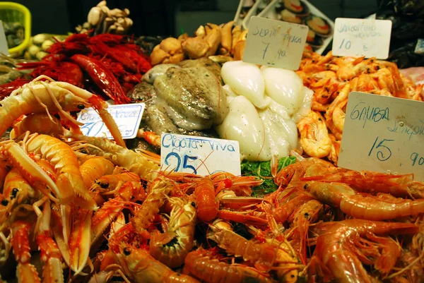 スペインバルセロナスペインの水産物市場は — ストック写真
