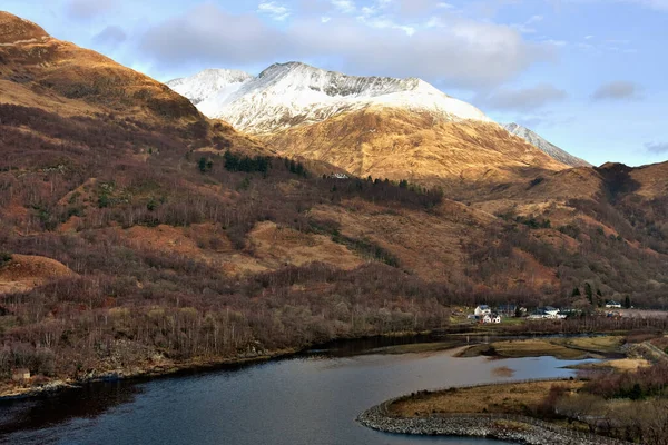 湖と山の風景 — ストック写真