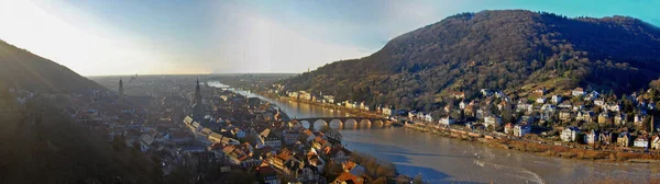 ハイデルベルクはドイツ南西部のネッカー川沿いの町です — ストック写真
