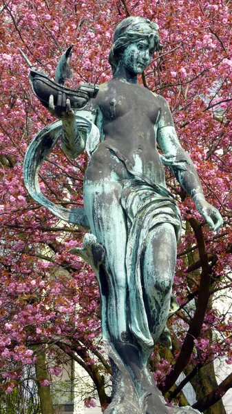 Estatua Una Hermosa Mujer Cementerio — Foto de Stock