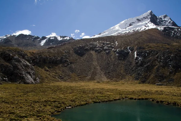 Hermoso Lago Sobre Fondo Naturaleza — Foto de Stock