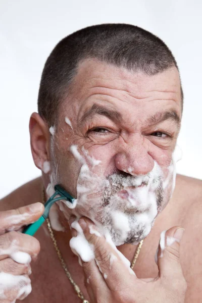 Homem Raspando Sua Barba Bigode — Fotografia de Stock