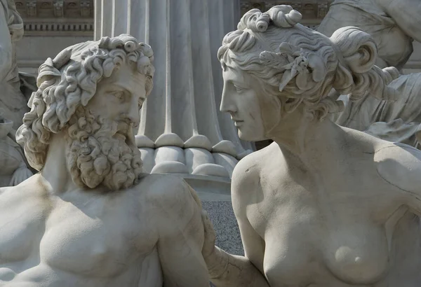 Statuen Vor Dem Wiener Parlament — Stockfoto