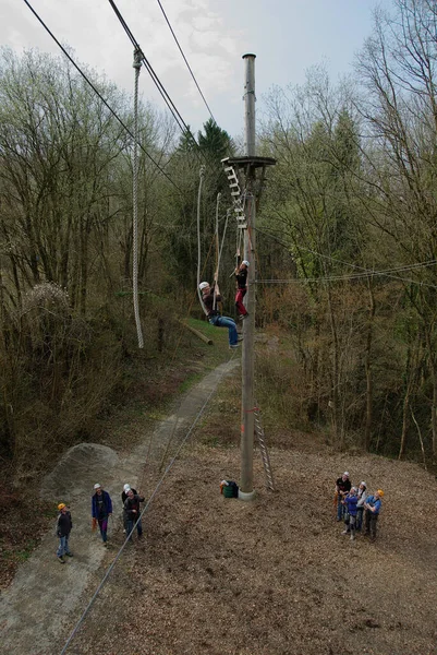 Loopt Een Man Het Park — Stockfoto