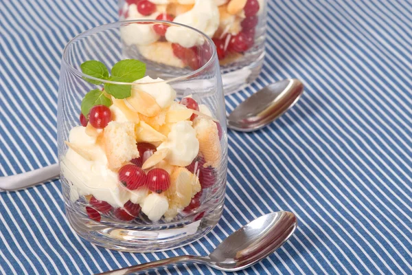 Macedonia Frutta Con Bacche Fresche Yogurt — Foto Stock