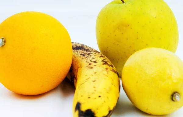 Свежие Желтые Лимоны Белом Фоне — стоковое фото