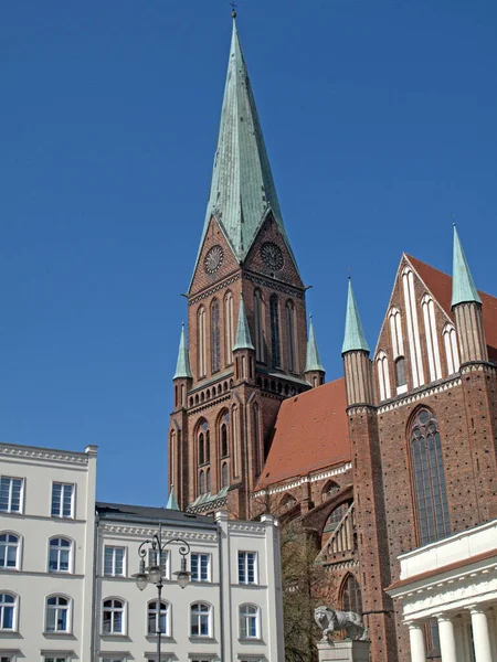 Görkemli Katedral Mimarisinin Manzarası — Stok fotoğraf