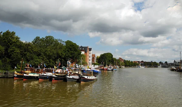 Amsterdam Limanında Tekneler Var — Stok fotoğraf