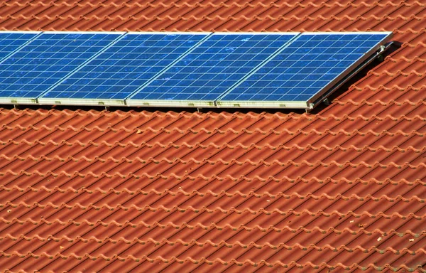 Solardach Stromerzeugung — Stockfoto