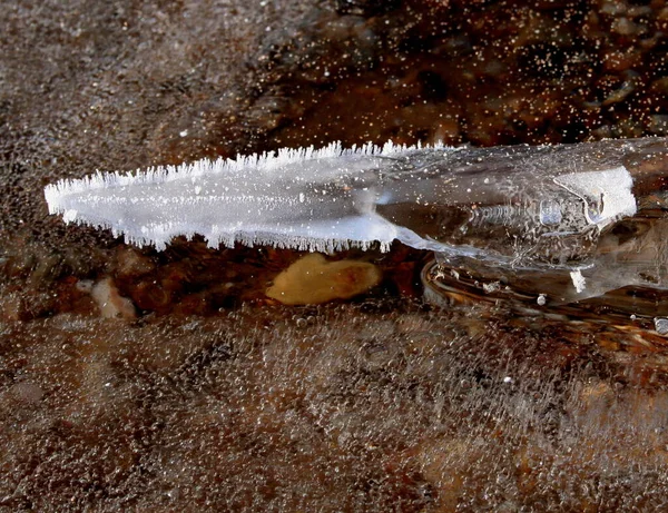 Cristalli Ghiaccio Sul Fiume — Foto Stock