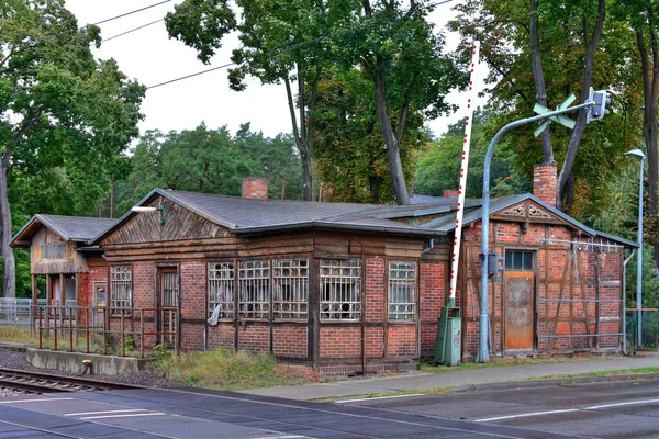 ベルリン近郊のヘンゼルスベルクにある古い駅舎 — ストック写真