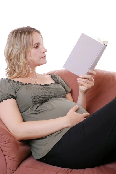 Schwangere Liest Buch — Stockfoto