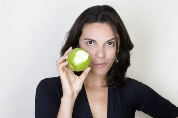 Kvinna Med Grönt Äpple — Stockfoto