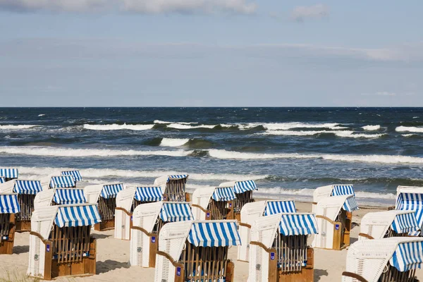 Strandkörbe Meer Tagsüber — Stockfoto