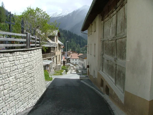 Vista Aldeia Nos Alpes Suíços — Fotografia de Stock