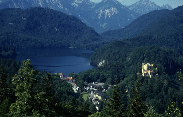 Hermoso Lago Sobre Fondo Naturaleza — Foto de Stock