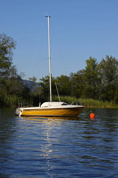 Boot Auf Dem See — Stockfoto
