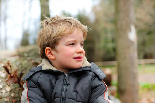 Portrait Petit Garçon Dans Parc — Photo