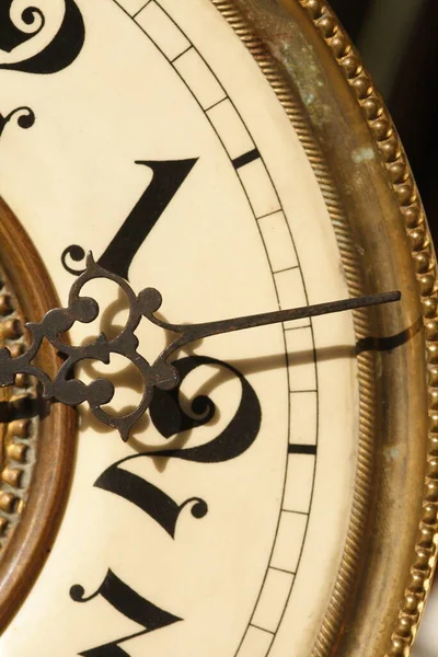 Viejo Reloj Con Reloj —  Fotos de Stock
