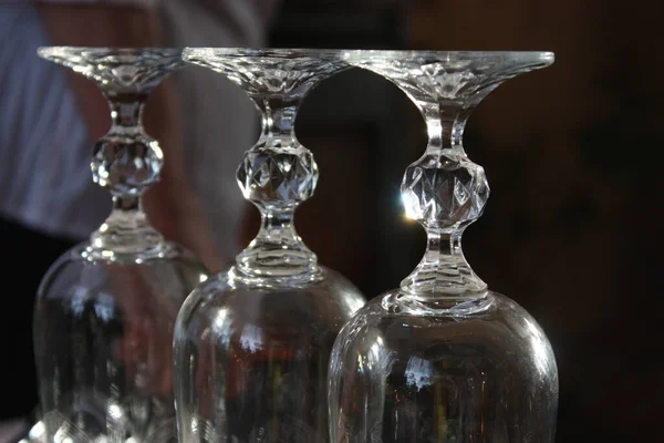 Vasos Vino Vacíos Sobre Mesa — Foto de Stock