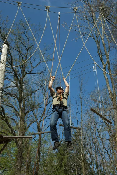 Hangeln Der Seilbruecke Experience Paedagogic Personality Training Amp Team Training — стоковое фото