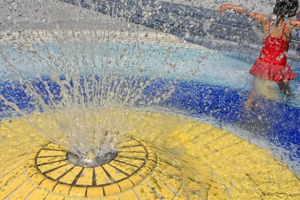 Fontana Nel Parco Cittadino — Foto Stock