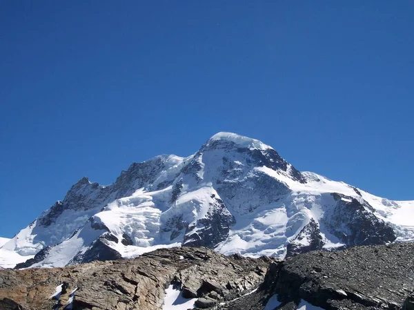 アルプスは ヨーロッパ全体に存在する最も高く 最も広範な山脈システムです — ストック写真