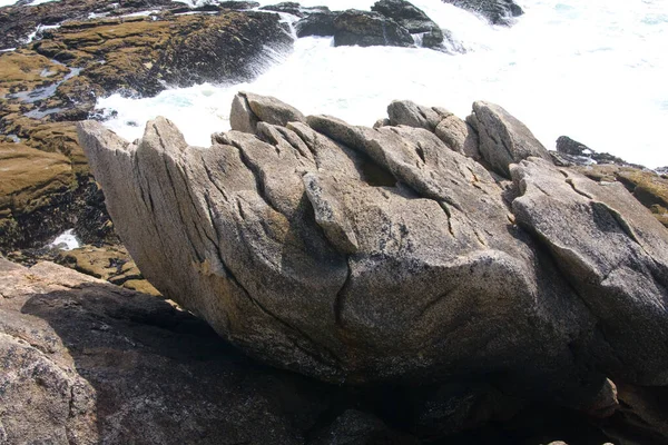 Playa Rocosa Con Rocas Olas — Foto de Stock