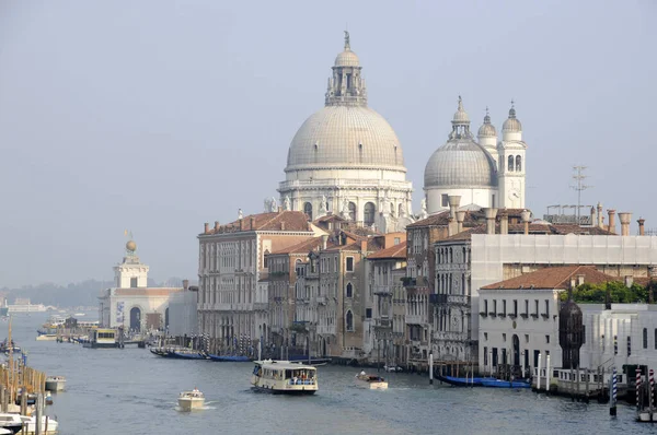 Canale Grande Και Santa Maria Della Salute Στη Βενετία — Φωτογραφία Αρχείου