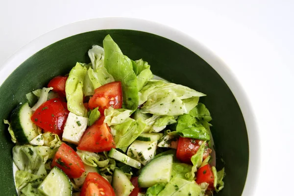 Salada Verde Mista Com Tomate Pepino Queijo Ovelha — Fotografia de Stock