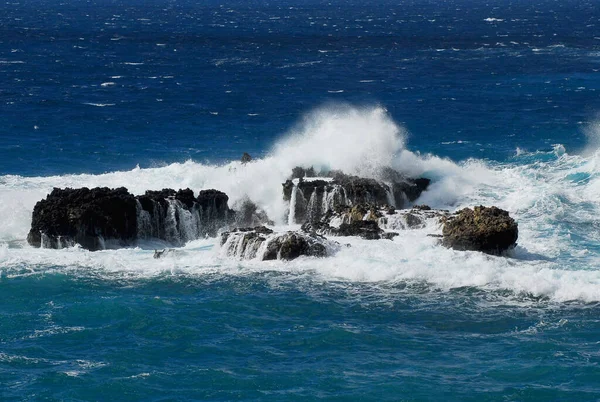 Las Olas Frente Comino —  Fotos de Stock