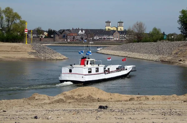 Das Boot Ist Eine Große Struktur Des Meeres — Stockfoto