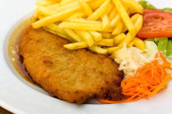 Schnitzel Met Schroefdraad Friet — Stockfoto
