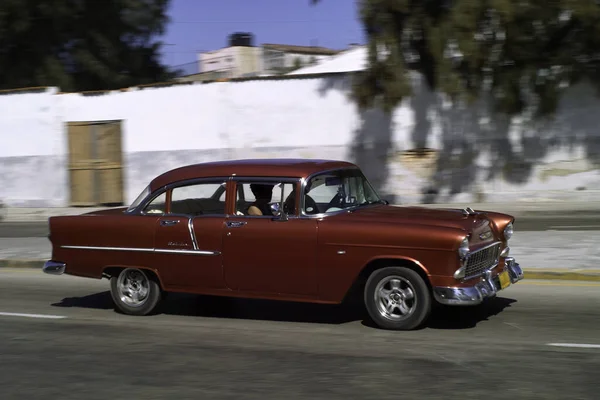 Κόκκινο Αμερικανικό Αυτοκίνητο Αντίκα — Φωτογραφία Αρχείου