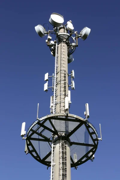 Antena Satelitarna Dachu Miasta — Zdjęcie stockowe