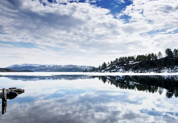Lago Montagna Con Riflessione Norvegia — Foto Stock
