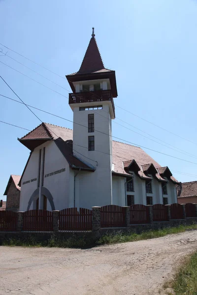 Románia Albesti Fehér Templom — Stock Fotó