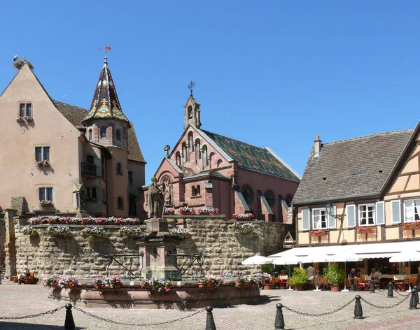 Eguisheim的城堡和圣利奥教堂 — 图库照片