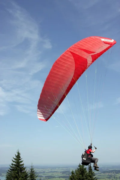 Parapente Dans Les Montagnes — Photo