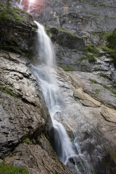 Hermosa Cascada Sobre Fondo Naturaleza — Foto de Stock