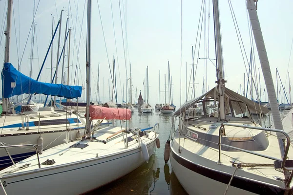 Marina Segelbåtar Havsvatten Vattenfarkoster Transport — Stockfoto