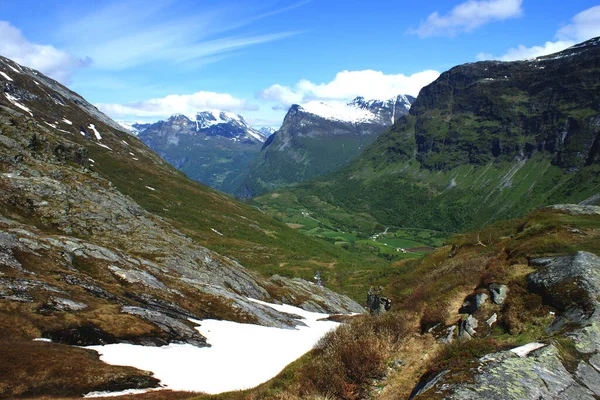 Vista Panorâmica Bela Paisagem Com Gama Montanhas — Fotografia de Stock