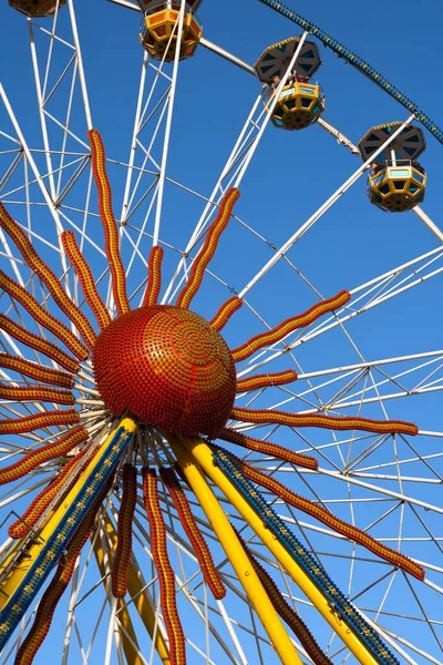 Gigantyczna Karuzela Diabelska Park Rozrywki — Zdjęcie stockowe