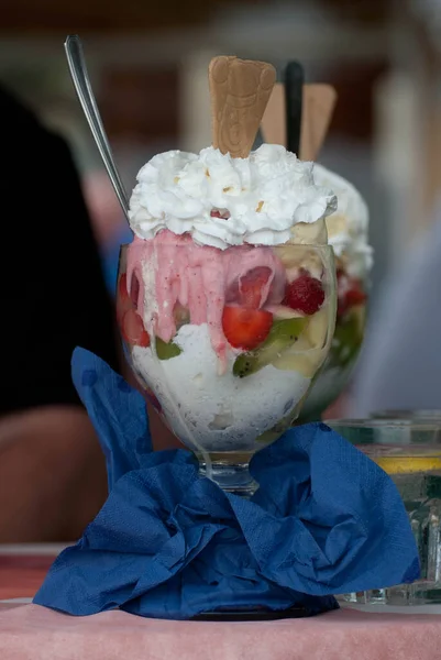 Sorvete Com Frutas Frescas Coco — Fotografia de Stock