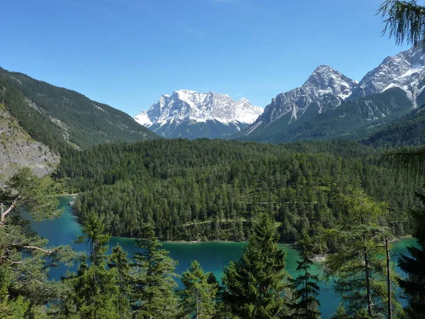 Paisagem Montanhosa Com Lago Montanhas — Fotografia de Stock