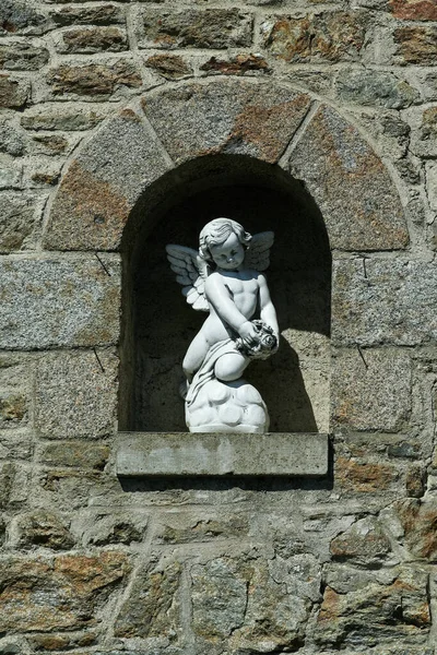 Walled White Angel Sculpture — Stock Photo, Image