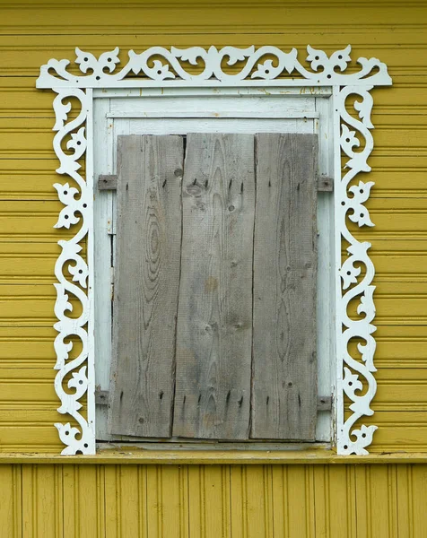 Altes Holzfenster Mit Einer Blume — Stockfoto