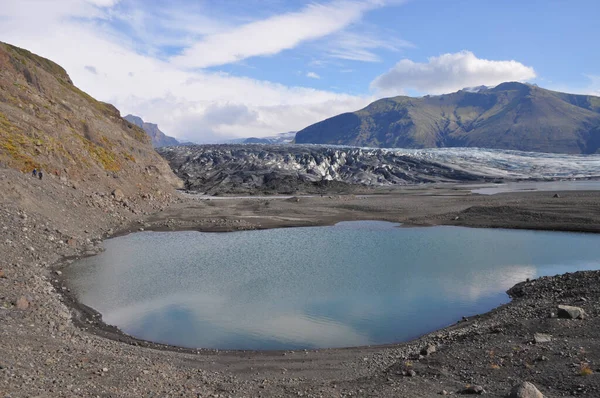 Hermoso Lago Sobre Fondo Naturaleza — Foto de Stock