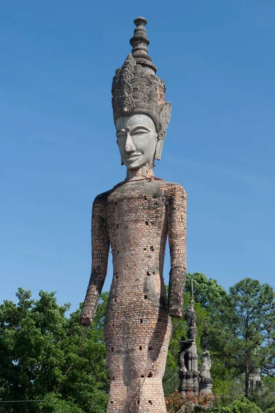 在泰国东北部的农开海有巨大的佛像 — 图库照片